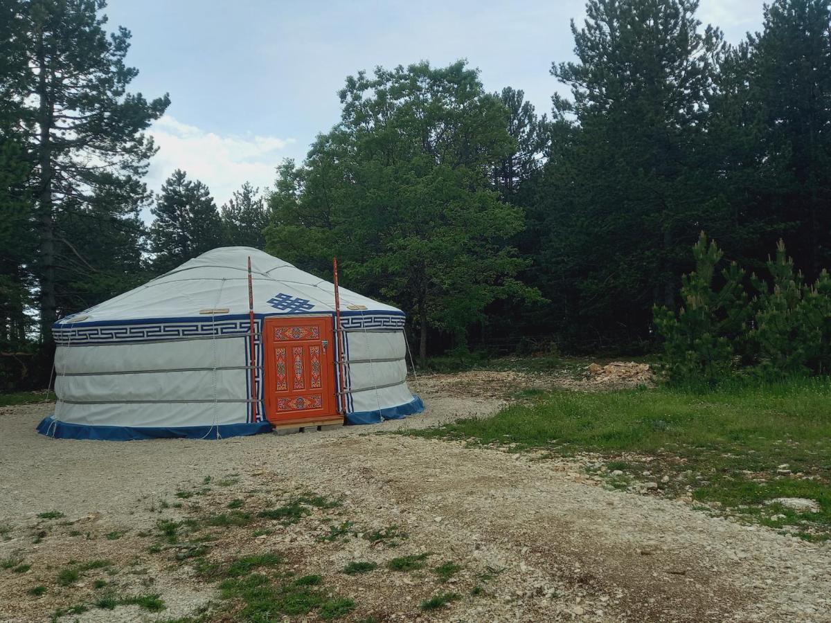 A Ventoux Yourte Monieux Luaran gambar